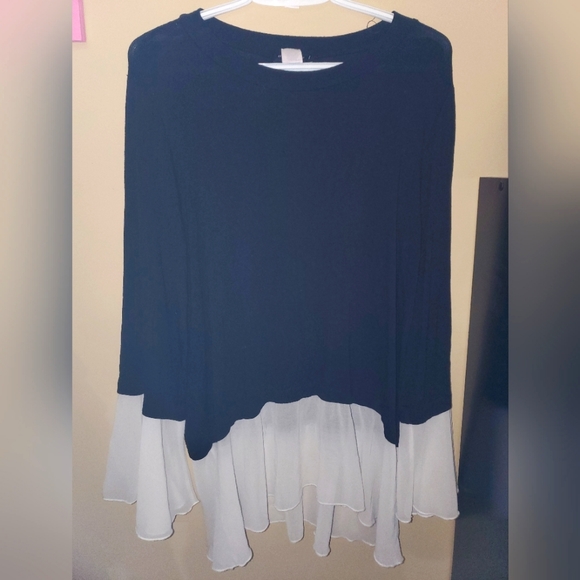 Black Top w White Accent Sleeves - Picture 1 of 3
